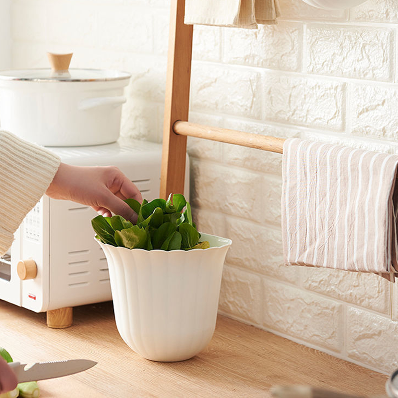 Wall-mounted trash can for the kitchen | Stornfield
