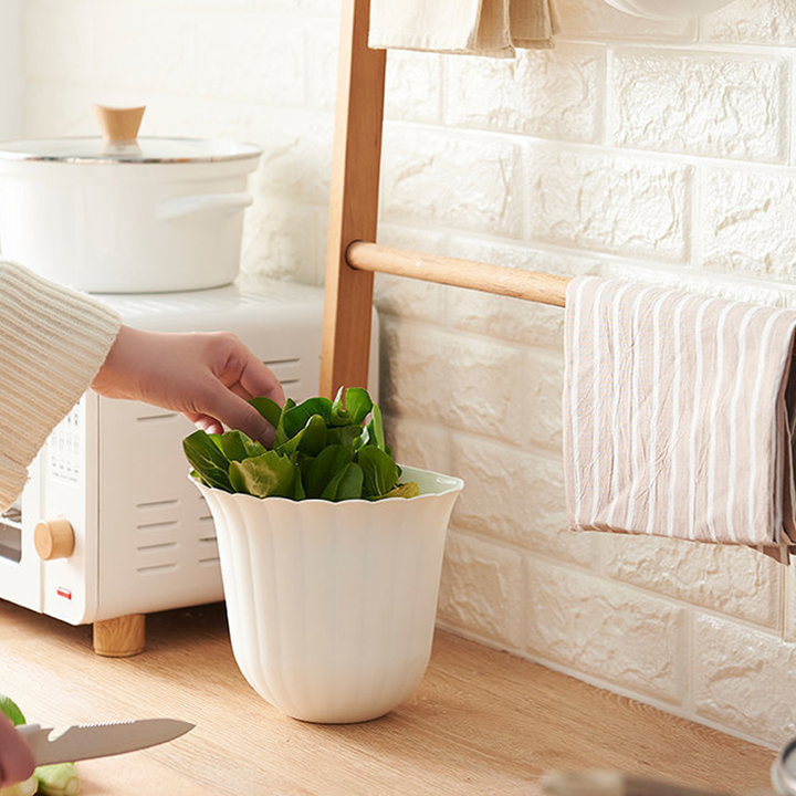 Wall-mounted trash can for the kitchen | Stornfield