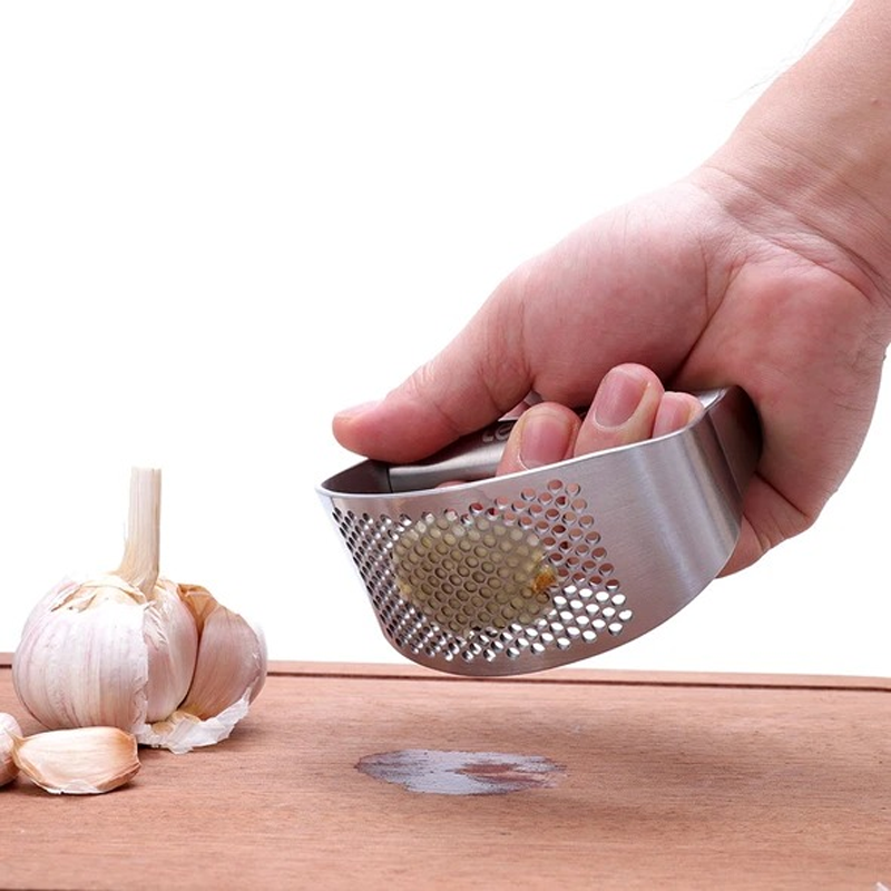 Manual stainless steel garlic press | Stornfield