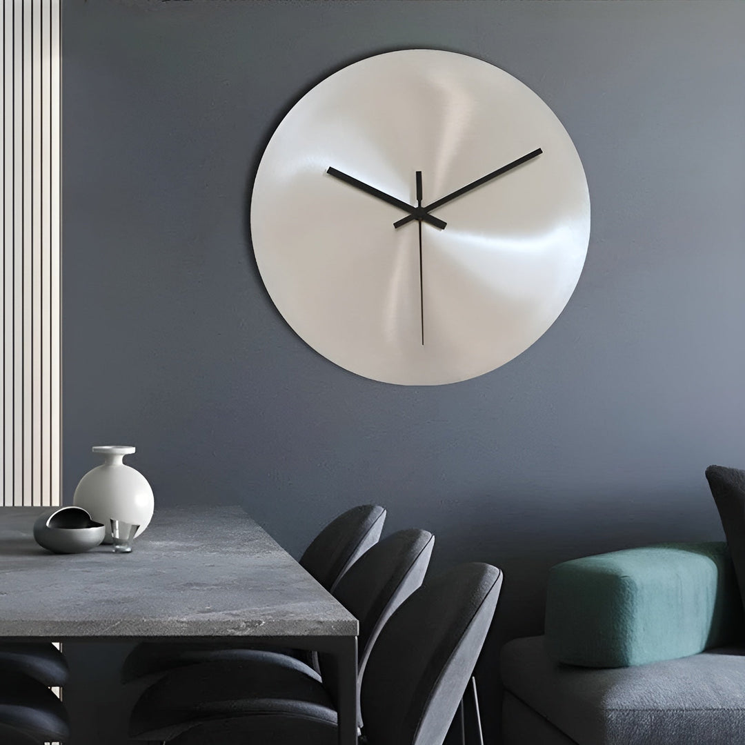 Wall clock in Scandinavian industrial design – Silver round clock | Modern home accessory for living room | Stornfield