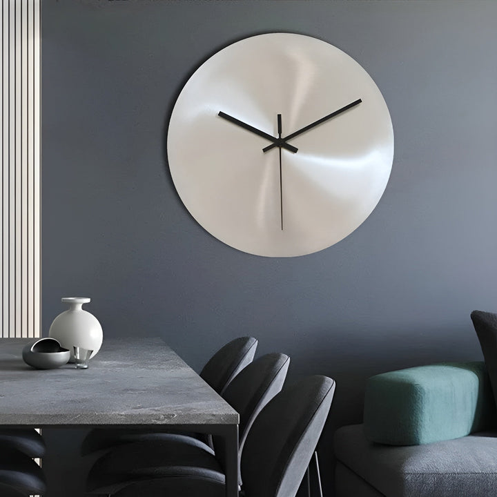 Wall clock in Scandinavian industrial design – Silver round clock | Modern home accessory for living room | Stornfield