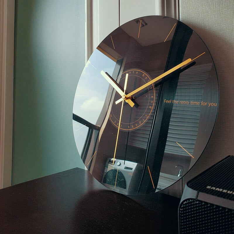Elegant Wall Clock made of Glass Stornfield