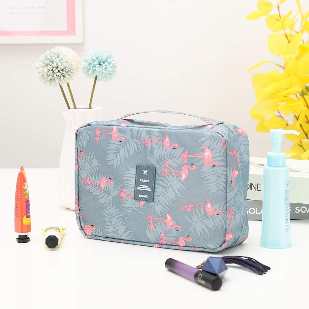 TravelEase – Water-repellent cosmetic bag with hooks and compartments | Travel toiletry bag | Stornfield
