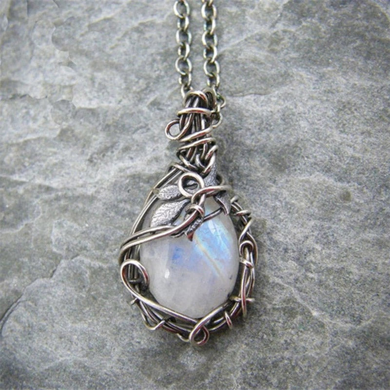 Stornfield | Retro Moonstone Necklace - Selene