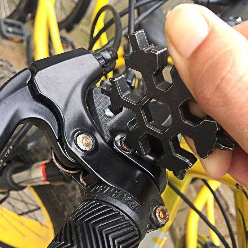 Pre-Christmas sale 18-in-1 stainless steel snowflake multi-tool | Stornfield