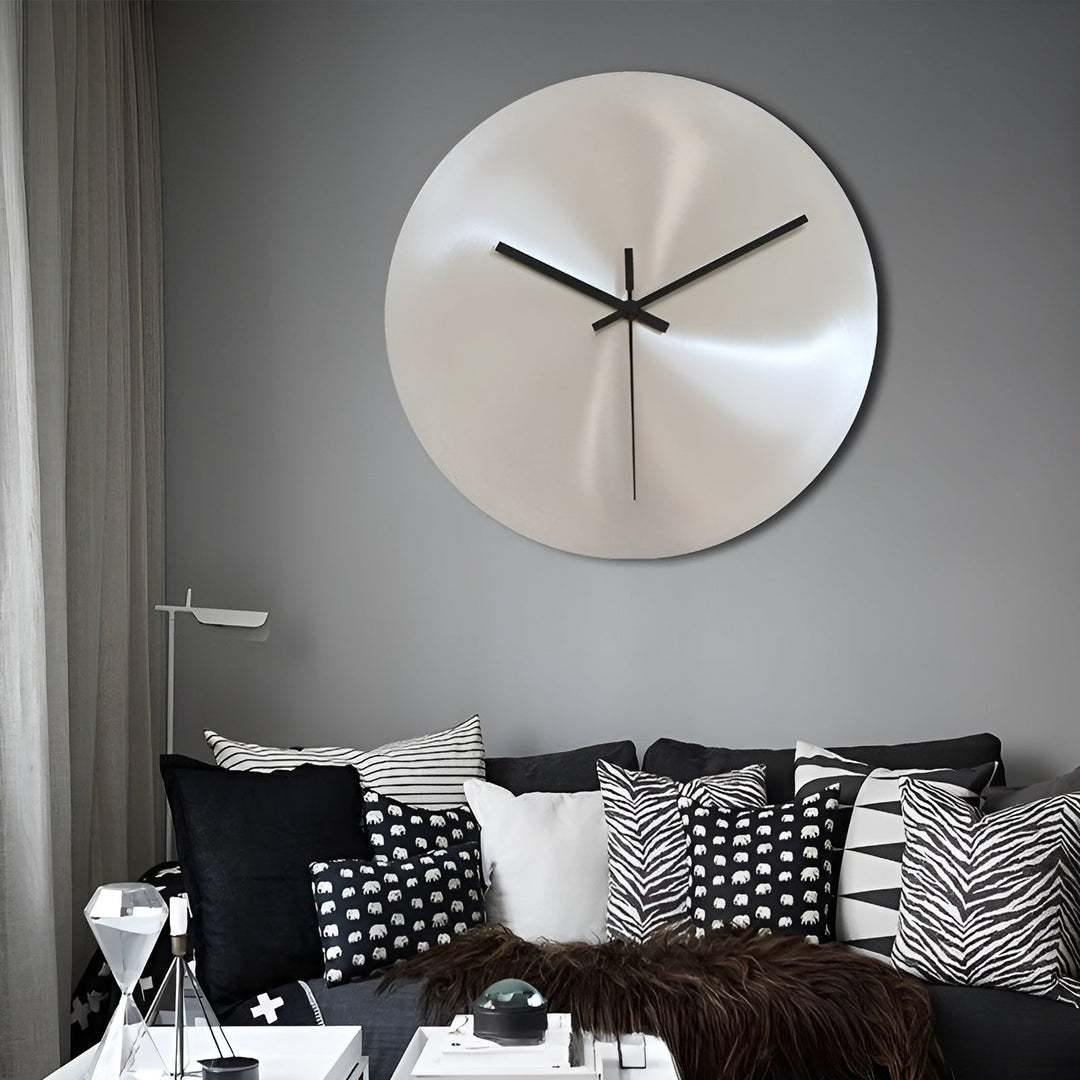 Wall clock in Scandinavian industrial design – Silver round clock | Modern home accessory for living room | Stornfield