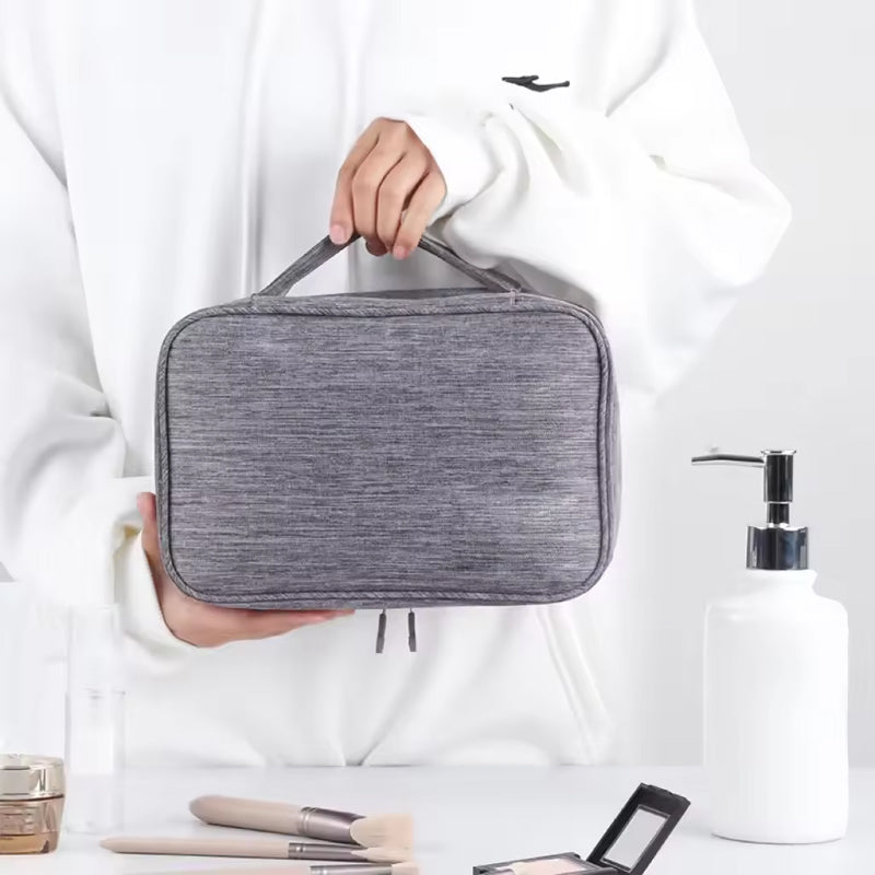 Water-repellent make-up bag with hanging hook | Stornfield