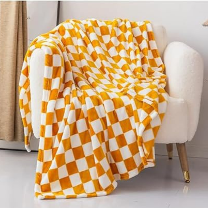 Stornfield | Stylish blanket in checkered pattern for your home