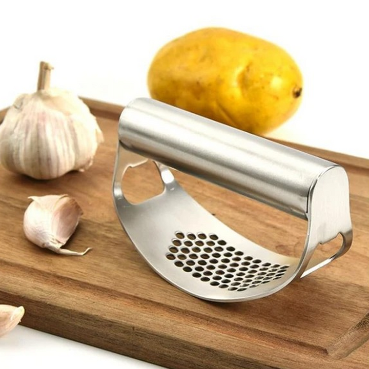 Manual stainless steel garlic press | Stornfield