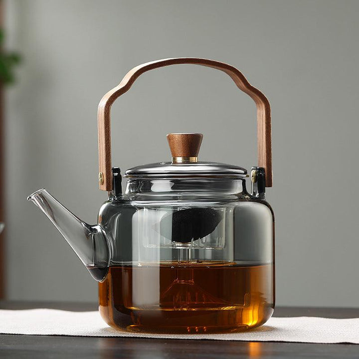 Elegant glass and wood teapot for the perfect preparation of loose tea leaves | Stornfield