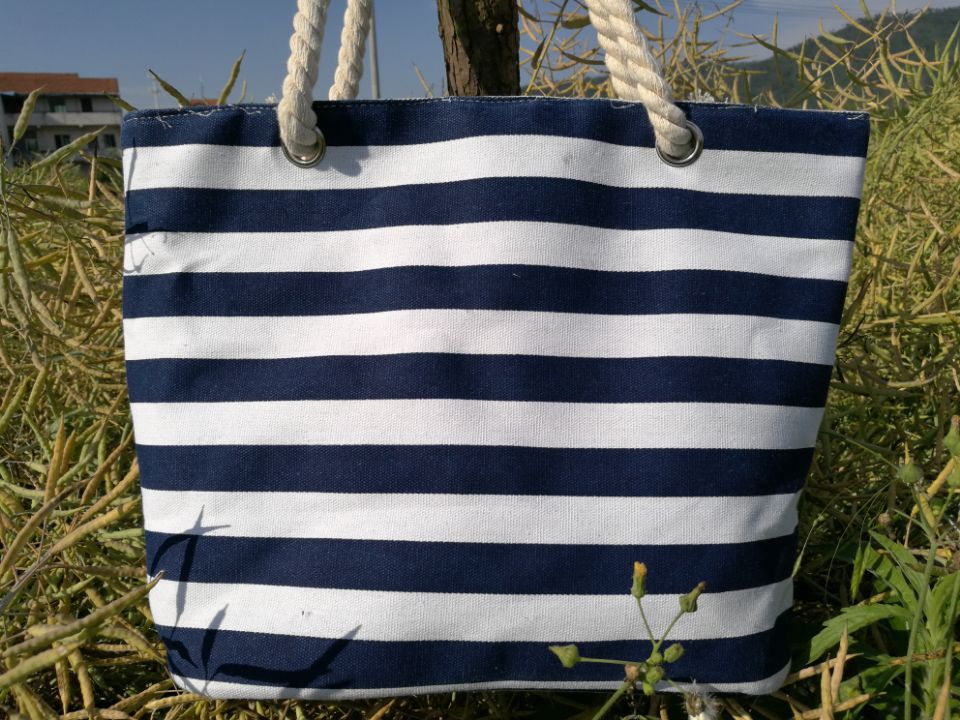 Durable beach bag with sturdy rope handles Stornfield
