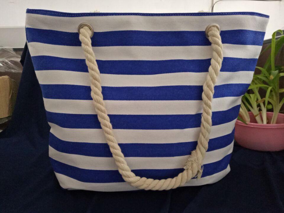 Durable beach bag with sturdy rope handles Stornfield