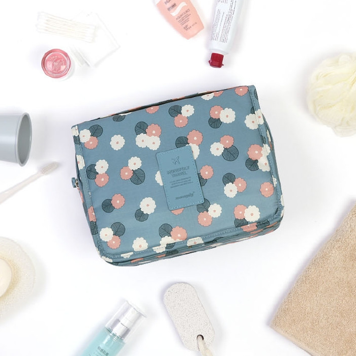 TravelEase – Water-repellent cosmetic bag with hooks and compartments | Travel toiletry bag | Stornfield