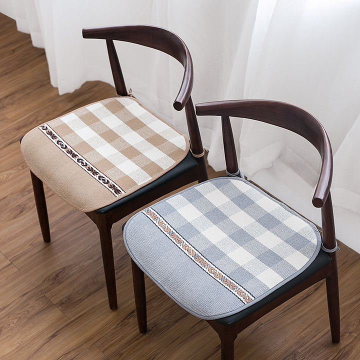 Padded chair seat cushion in checked retro jacquard with ties