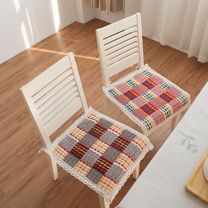 Padded chair seat cushion in checked retro jacquard with ties