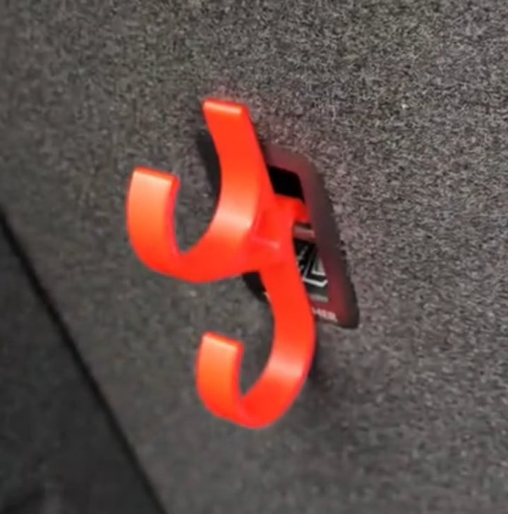 StormGrip — No more chaos in the car: Perfect order and dry feet at the touch of a button! | Stornfield