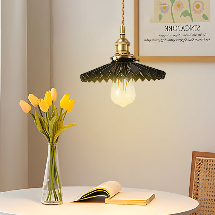 Vintage ceramic pendant lamp with pleated design – brass LED pendant light for dining room and living room | Stornfield