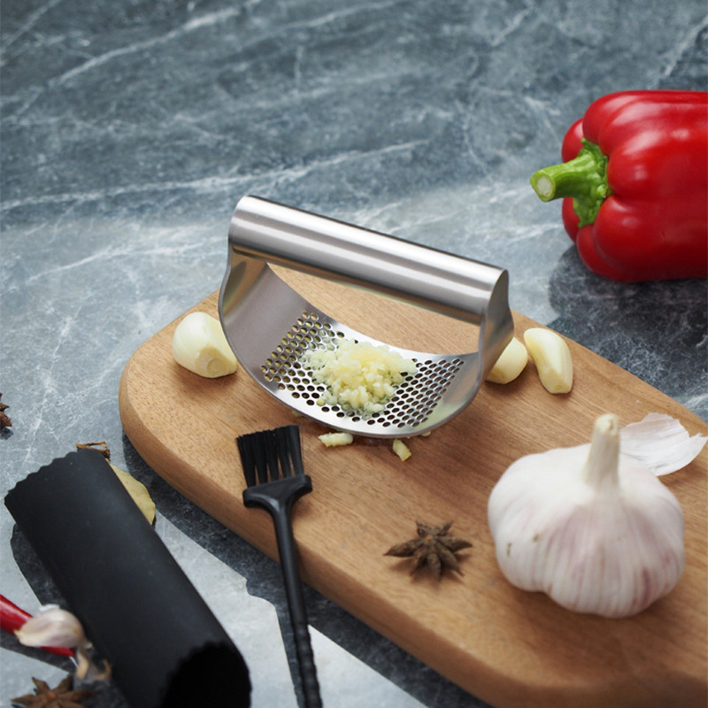 Manual stainless steel garlic press | Stornfield
