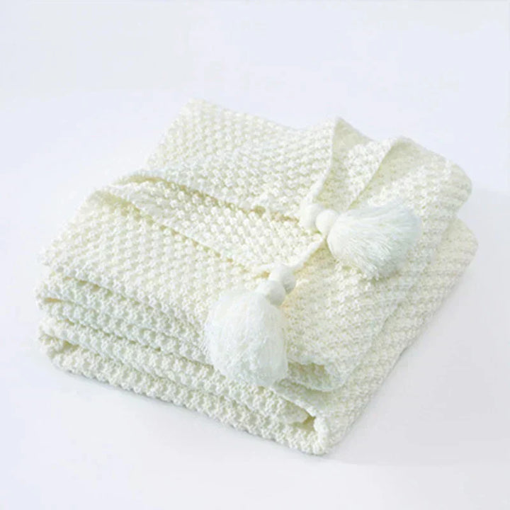 Cozy knitted wool blanket with elegant fringe | Stornfield
