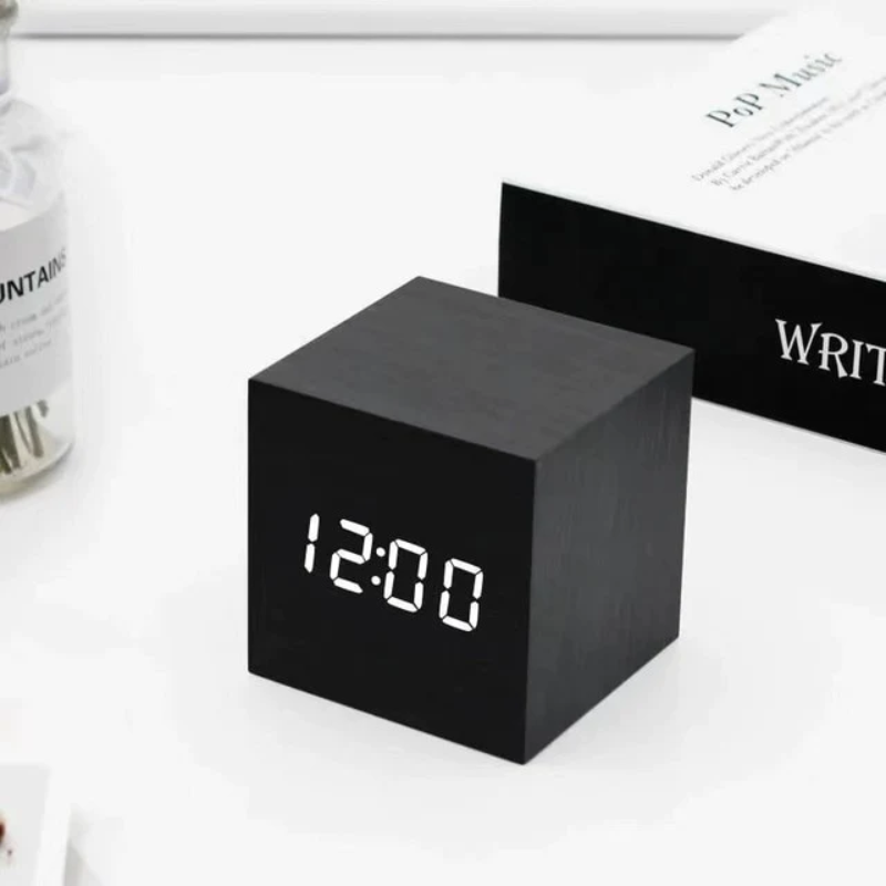 Stornfield | LED Cube Clock