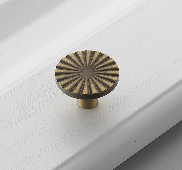 Bronvella ArcRetro Furniture Handle in Antique Copper Stornfield