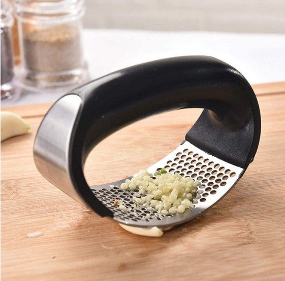 Simple manual garlic press | Stornfield