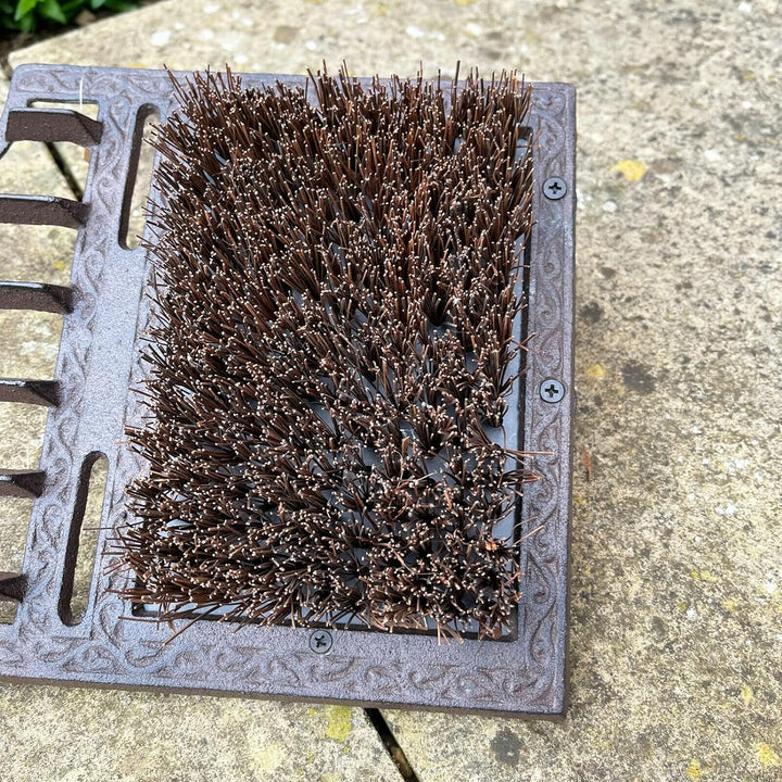 Stornfield | Cast iron footrests, scraper, and grate