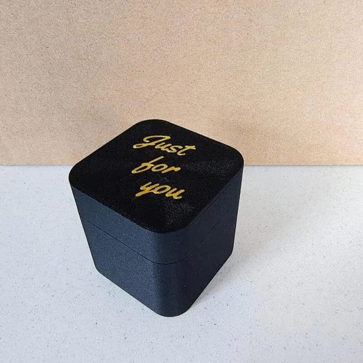 Middle finger in a box | Stornfield