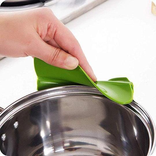 Anti-spill Kitchenware Deflector | Stornfield