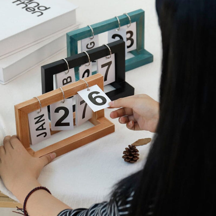 Dutch teak wood desk calendar | Stornfield