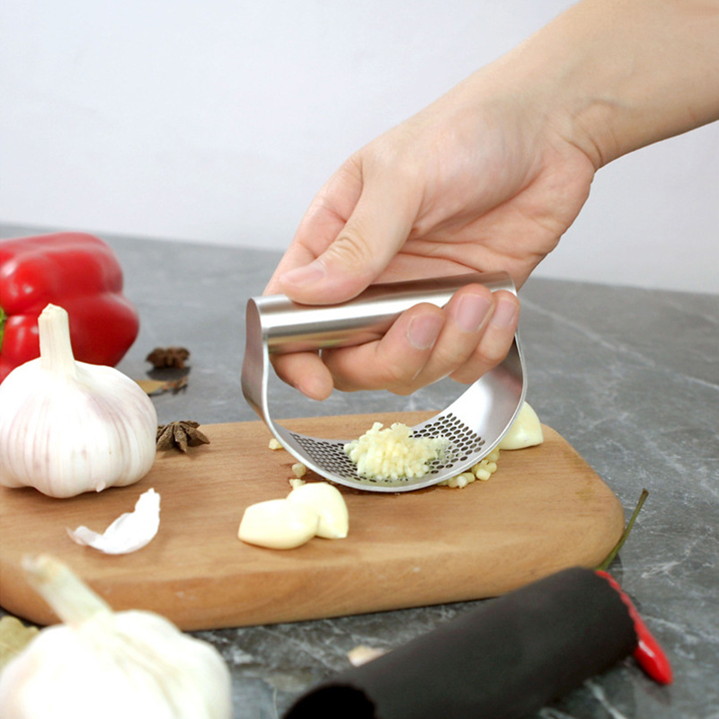 Manual stainless steel garlic press | Stornfield