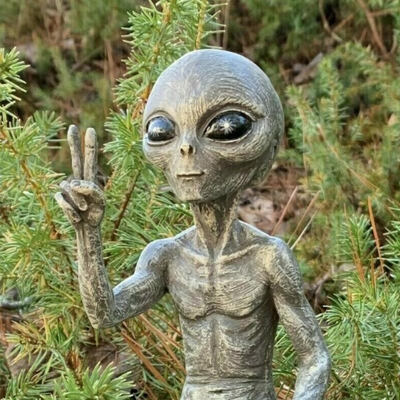 Alien Garden Statue | Stornfield