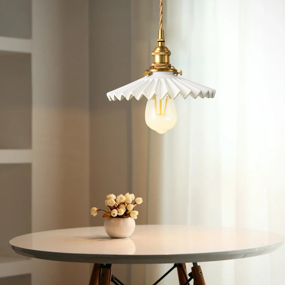 Vintage ceramic pendant lamp with pleated design – brass LED pendant light for dining room and living room | Stornfield