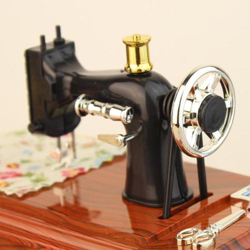 Stornfield | Retro Mini Sewing Machine Decor
