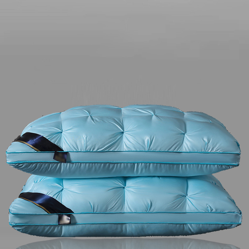 Ergonomic neck pillow with 3D quilting | Stornfield