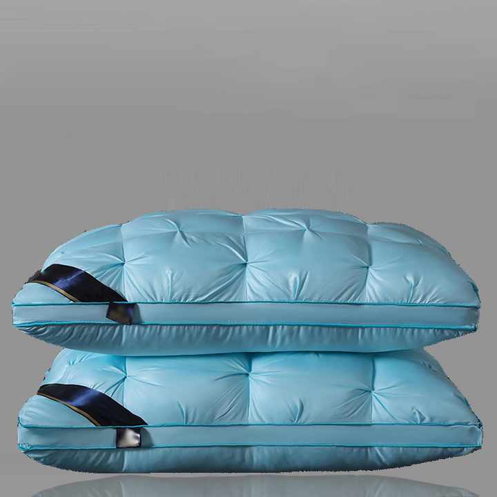 Ergonomic neck pillow with 3D quilting | Stornfield