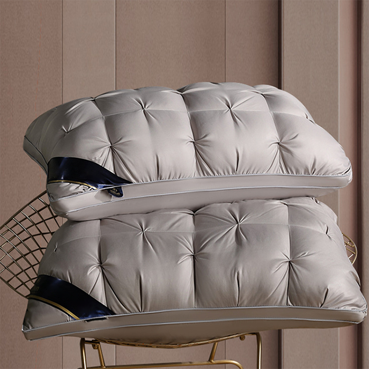 Ergonomic neck pillow with 3D quilting | Stornfield