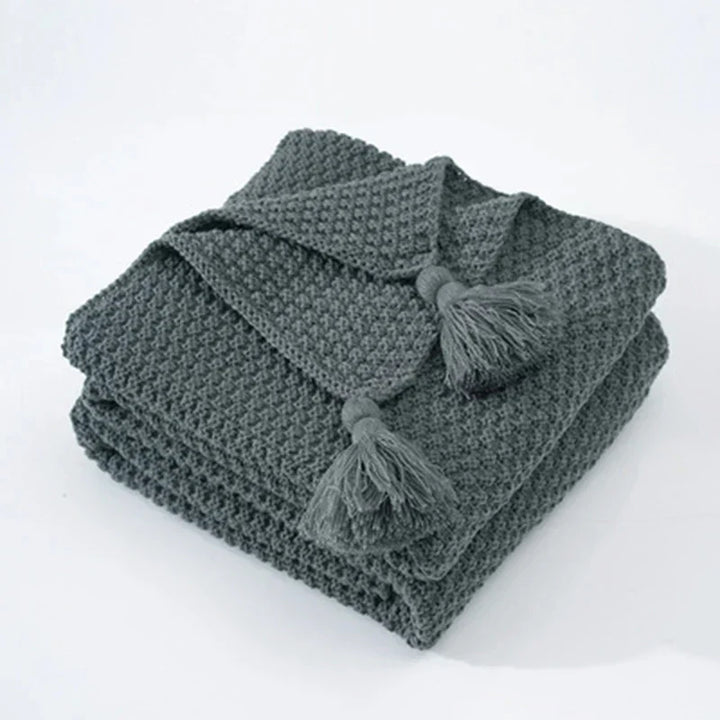Cozy knitted wool blanket with elegant fringe | Stornfield