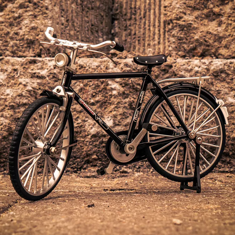 Retro Bicycle Model Ornament | Stornfield