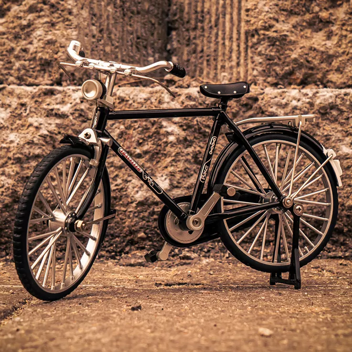 Retro Bicycle Model Ornament | Stornfield