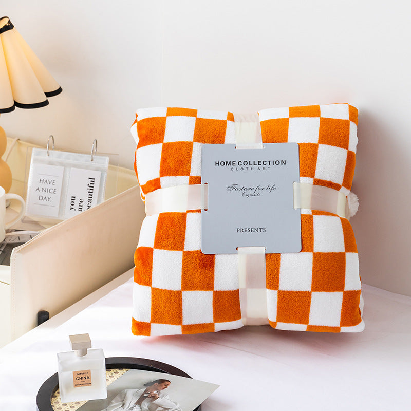 Stornfield | Stylish blanket in checkered pattern for your home