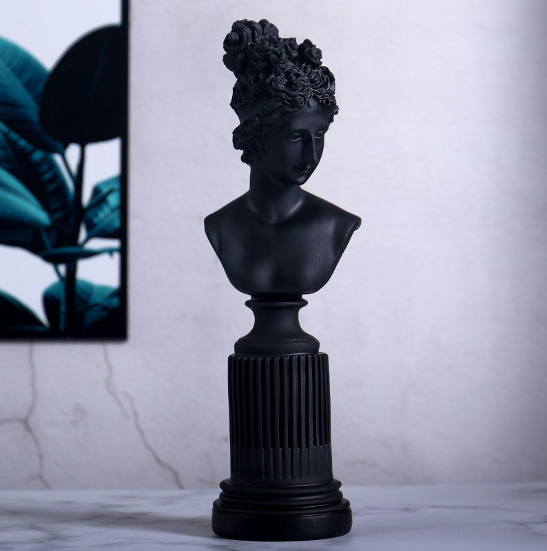 Stornfield | Statue of Greek goddess