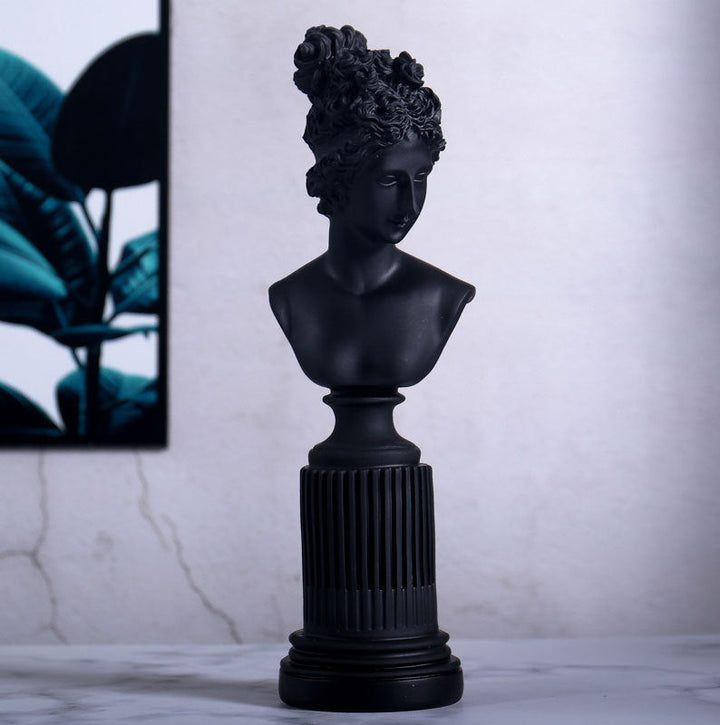 Stornfield | Statue of Greek goddess