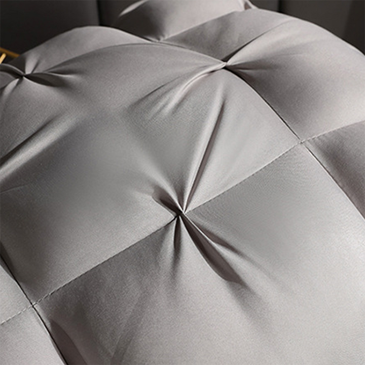 Ergonomic neck pillow with 3D quilting | Stornfield
