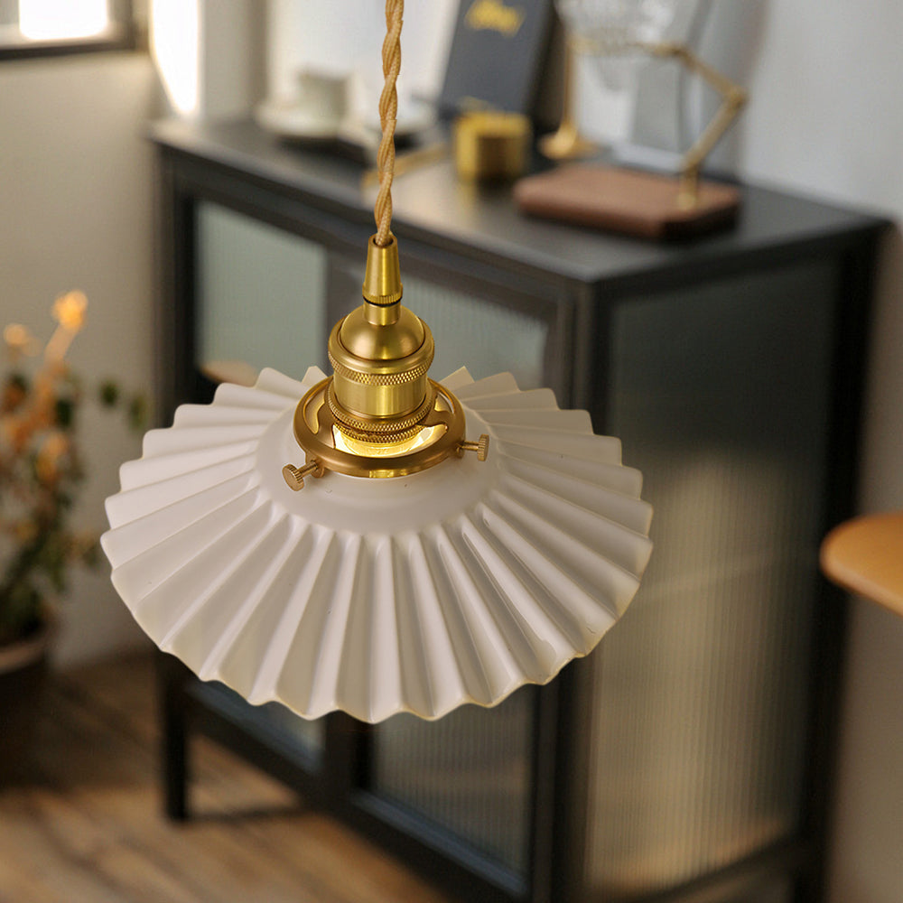 Vintage ceramic pendant lamp with pleated design – brass LED pendant light for dining room and living room | Stornfield