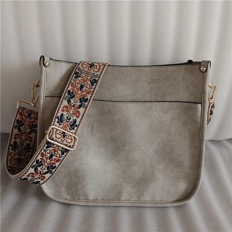 Shoulder bag with large capacity | Stornfield