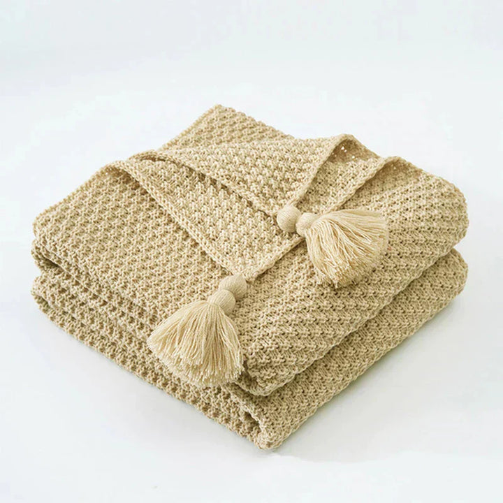 Cozy knitted wool blanket with elegant fringe | Stornfield