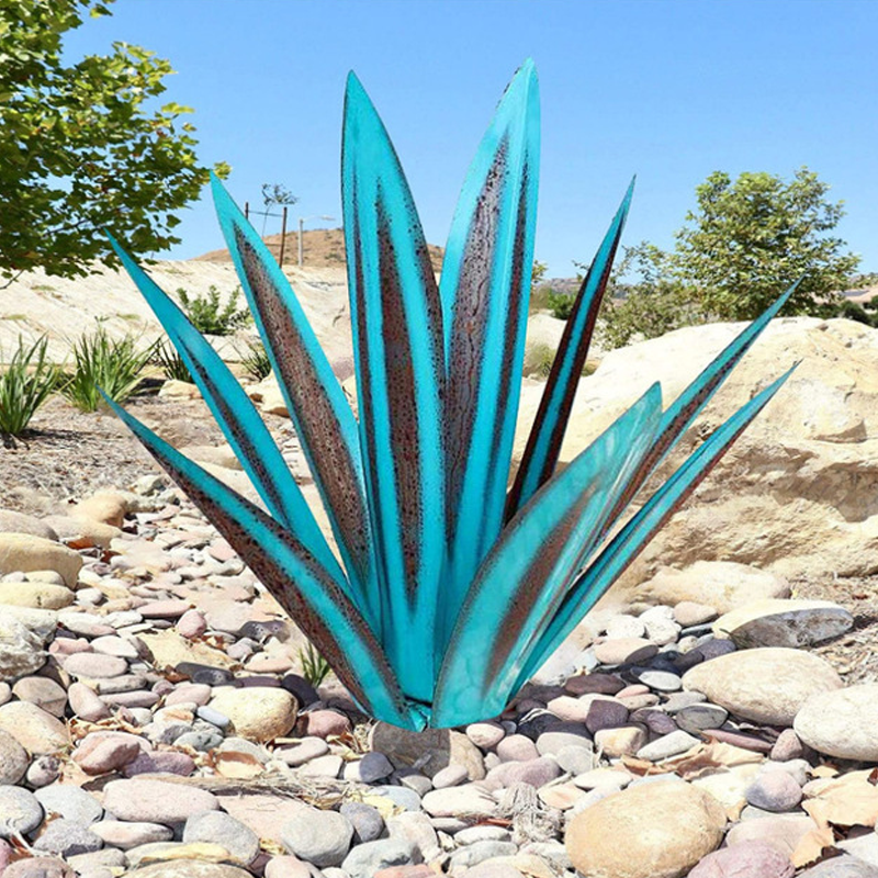 Stornfield | Waterproof Solar Garden Agave Lamp Decoration