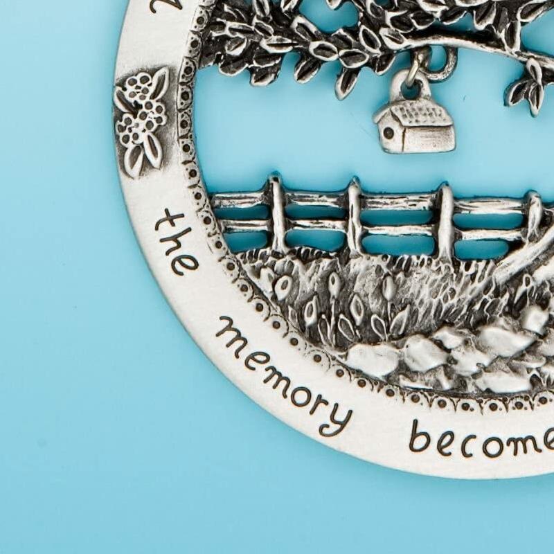 "When someone you love becomes a memory" - Solemn Christmas remembrance | Stornfield