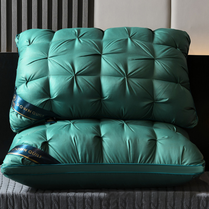 Ergonomic neck pillow with 3D quilting | Stornfield